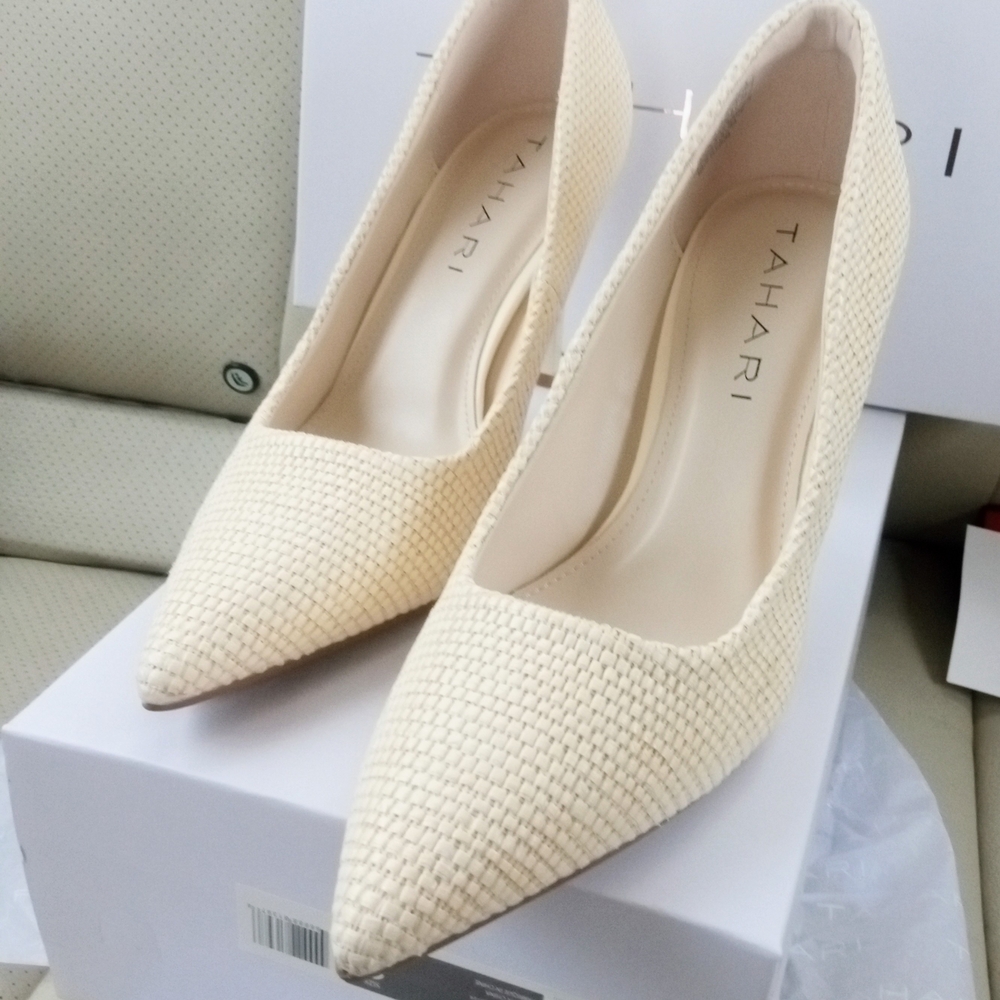 Tahari Women's Cream Heels - Picture 3 of 8